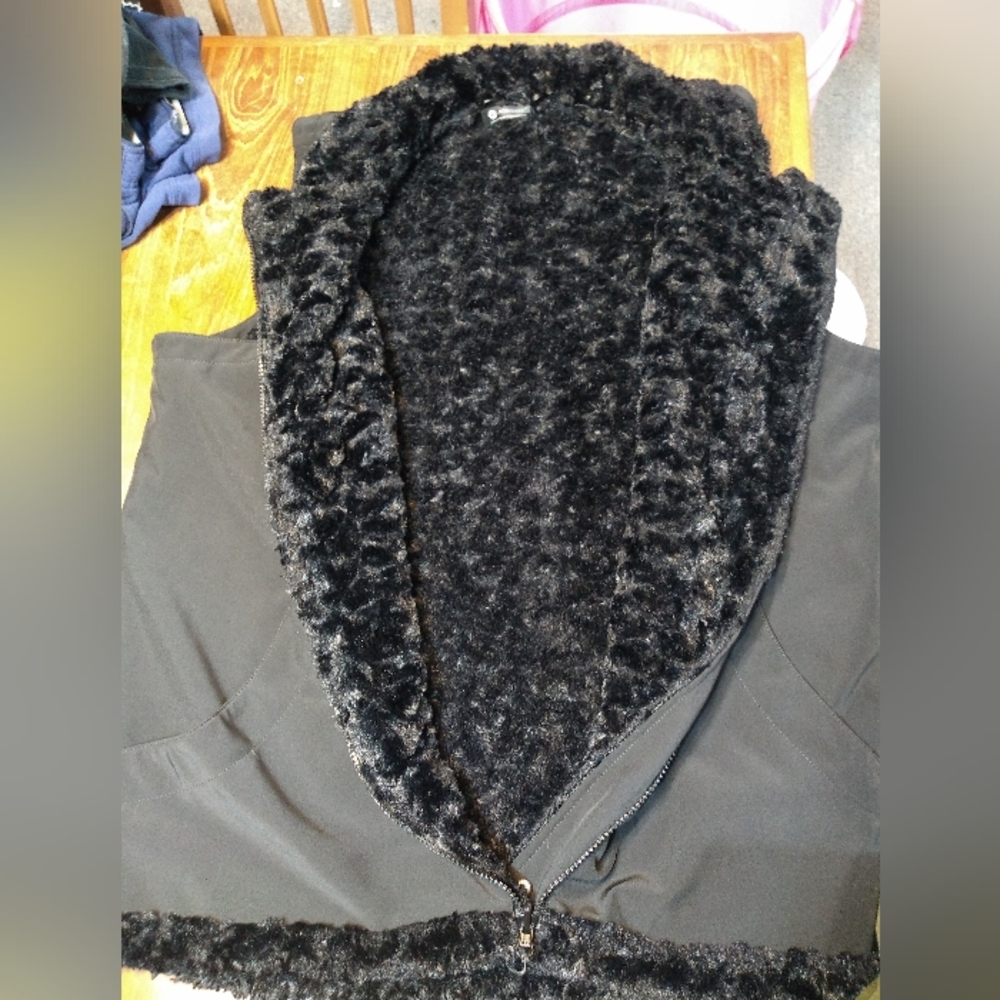 Penningtons Active Zone Vest, Black, Size 2X, Faux Fur Fuzzy Lining, Rev… - Picture 4 of 10